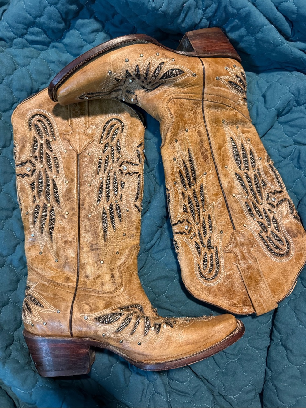 Vintage Joe Boots 100% Leather Women’s Bedazzled Cross & Wings Cowgirl Boots